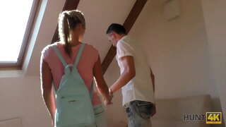 HUNT4K. Cacciatore incontra la coppia nel parco e acquista girls corpo caldo