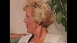 зрял 50 години групповуха Тя е шеф на най-горещите жени похотливых