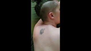 Wak un meter brùit a haya su solo i e tonto yen di mas i mas