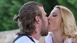 ���ੋਰੀ Hottie Cherry ਚੁੰਮੀ ਗਦਾ Fucked ਕੇ Plumber ਦੇ ਪਾਈਪ