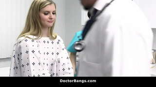 المنحرف الطبيب يعطي البديل العلاج إلى المريض