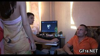 Elég tini lány áll póz