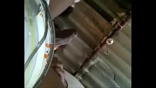 дар домани сарватманд нишаста