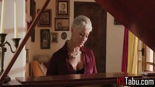 Boireannach Ann An Taigh-Cluiche Nuair A Bhios Duine A Tha Air Falbh - Ryan Keely, Gina Valentina