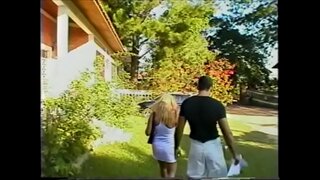 ���ူပြင်းတဲ့ဆံပင်ရွှေရောင်စအို bunduda