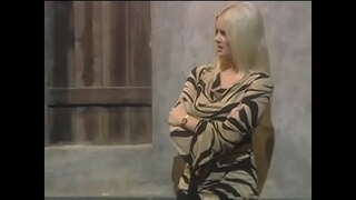 Большая жопа аққұбалар сучка Ханна Харпер сорады және трахается шеф-аспаздар қалың мүшесі мейрамханасында