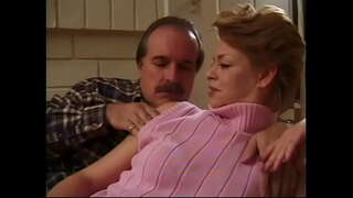 Hot Reifen Sharin Holz bläst Schwanz wird tief pussy bohren und cumshot auf Arsch